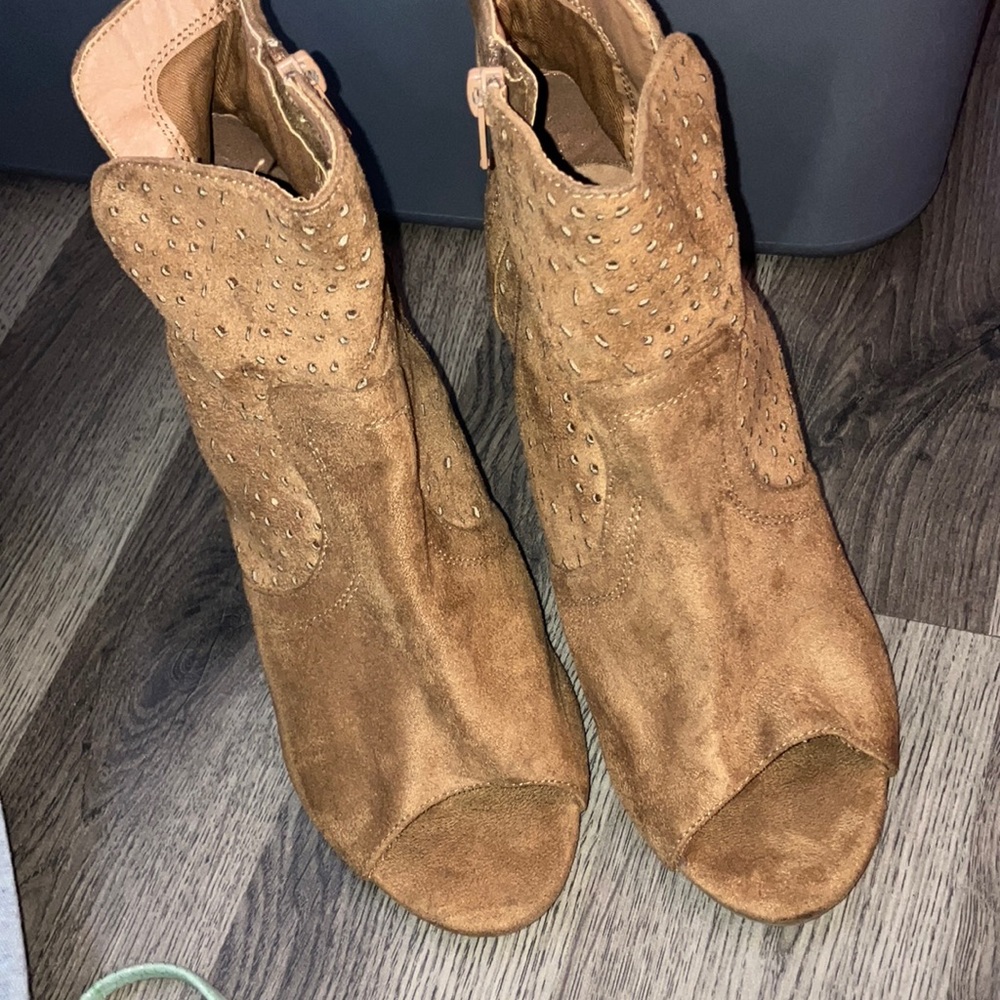 Women’s open toed boots